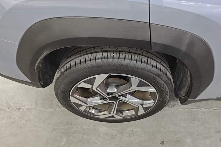 Used Geely Auto FX11 2023 1.5TD DCT Prestige Edition Right Rear Wheel Hub