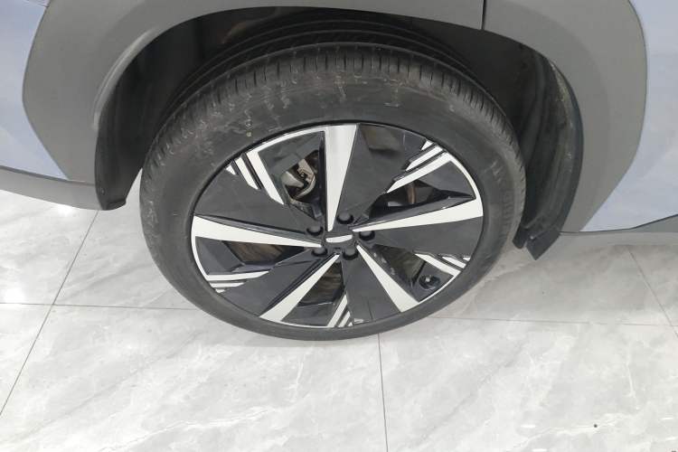 Used Geely Auto FX11 2023 1.5TD DCT Prestige Edition Right Rear Wheel Hub