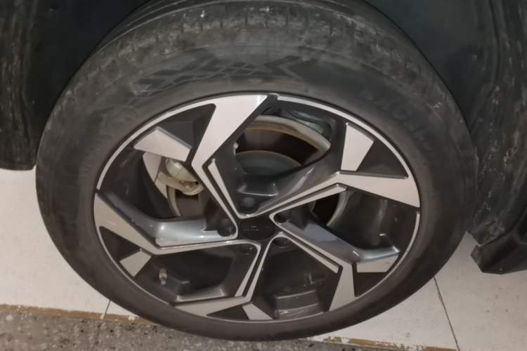 Used Geely Auto FX11 2023 1.5TD DCT Prestige Edition Right Rear Wheel Hub
