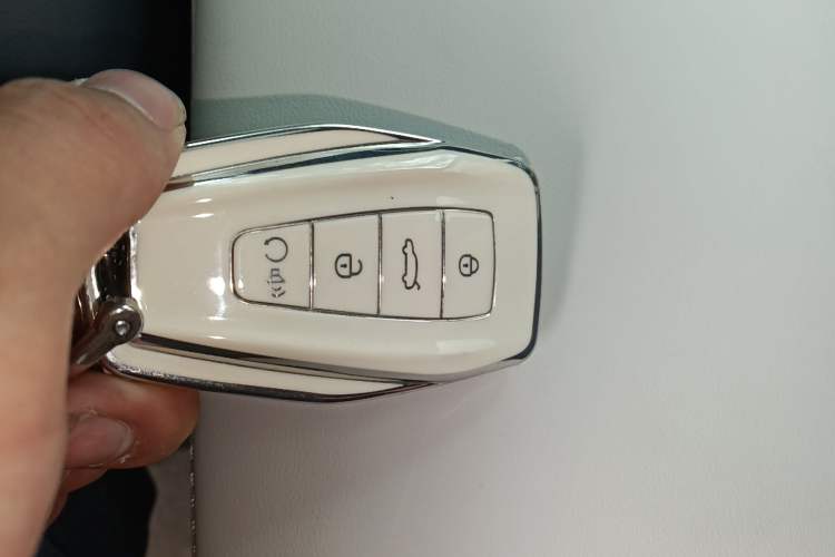 Used Geely Auto FX11 2023 1.5TD Leishen Hi·F Super Rui Vehicle Key