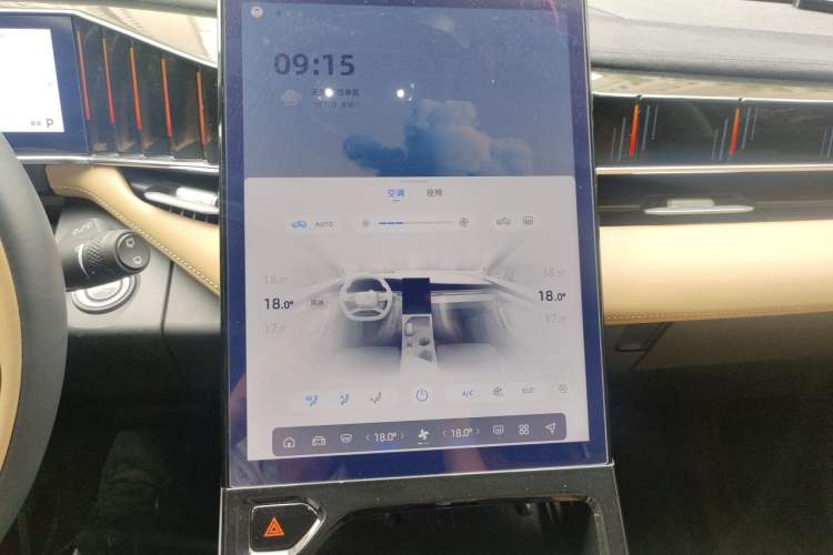 Used Geely Auto FX11 2023 2.0TD DCT Prestige Edition Audio And AC Panel