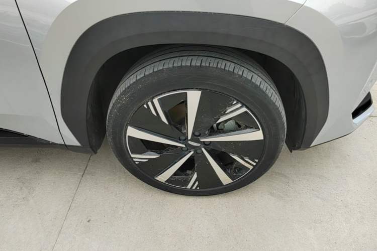 Used Geely Auto FX11 2023 1.5TD DCT Prestige Edition Right Front Wheel Hub