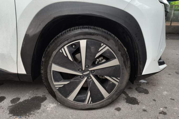 Used Geely Auto FX11 2023 1.5TD DCT Prestige Edition Right Front Wheel Hub