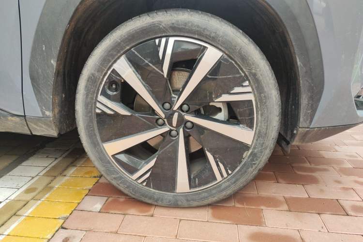 Used Geely Auto FX11 2023 2.0TD DCT Prestige Edition Right Front Wheel Hub
