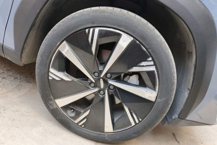 Used Geely Auto FX11 2023 1.5TD DCT Luxury Version Right Front Wheel Hub