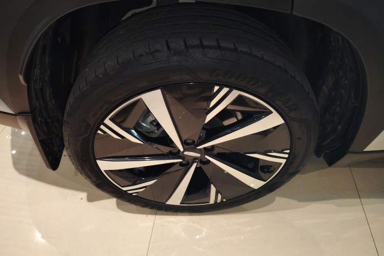 Used Geely Auto FX11 2023 2.0TD DCT Prestige Edition Exterior 5