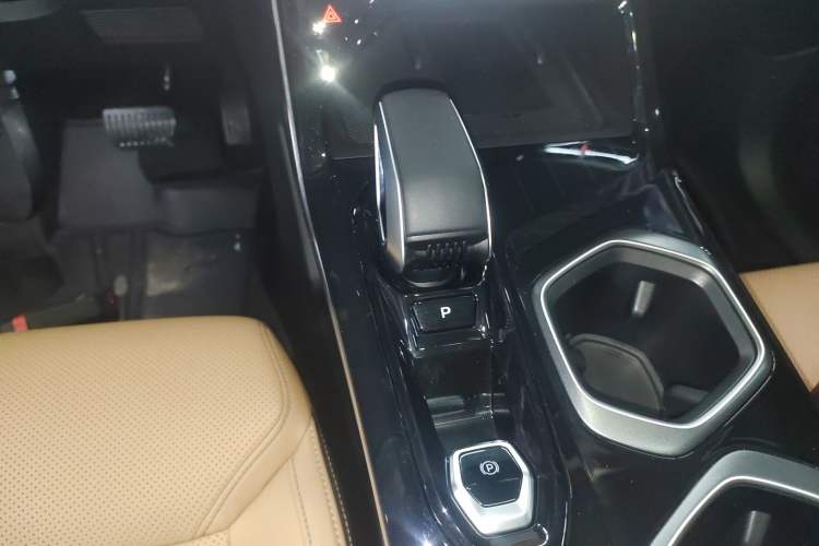 Used Geely Auto FX11 2023 1.5TD DCT Prestige Edition Gear Lever