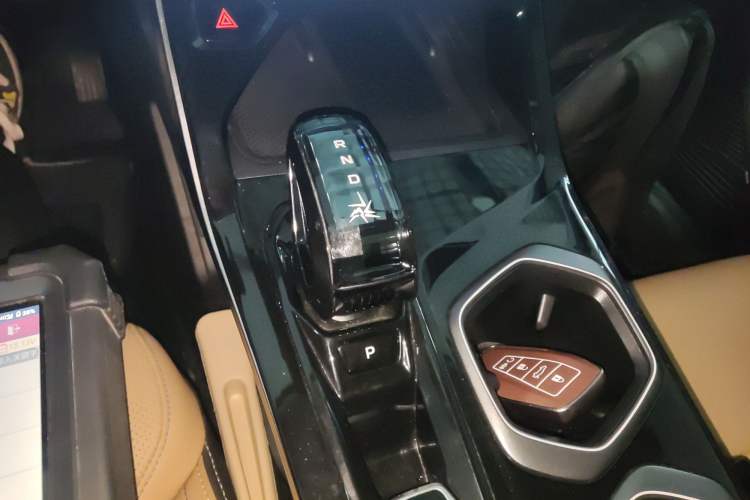 Used Geely Auto FX11 2023 1.5TD DCT Prestige Edition Gear Lever