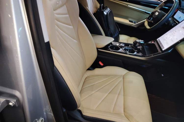 Used Geely Auto FX11 2023 2.0TD DCT Prestige Edition Interior 8