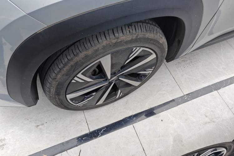 Used Geely Auto FX11 2023 1.5TD DCT Luxury Version Left Front Wheel Hub