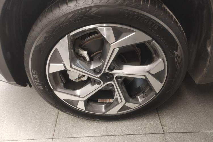 Used Geely Auto FX11 2023 2.0TD DCT Prestige Edition Left Front Wheel Hub