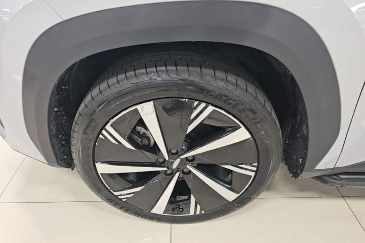 Used Geely Auto FX11 2023 2.0TD DCT Flagship Version Left Front Wheel Hub