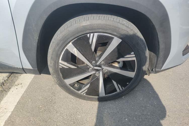 Used Geely Auto FX11 2023 1.5TD DCT Prestige Edition Right Front Wheel Hub