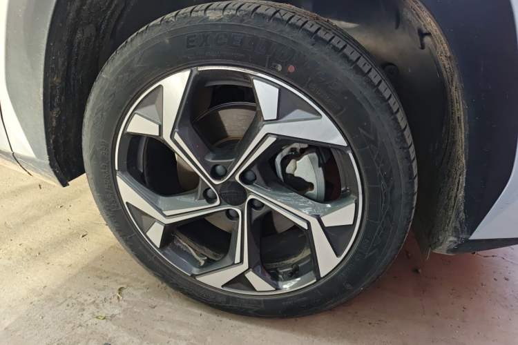 Used Geely Auto FX11 2023 1.5TD DCT Prestige Edition Right Front Wheel Hub