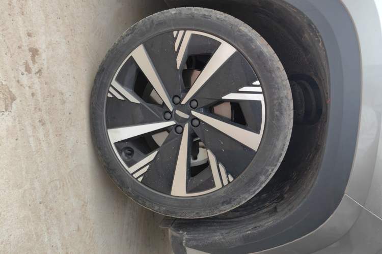 Used Geely Auto FX11 2023 1.5TD DCT Luxury Version Right Front Wheel Hub