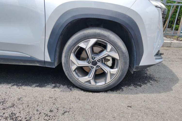 Used Geely Auto FX11 2023 2.0TD DCT Flagship Version Right Front Wheel Hub