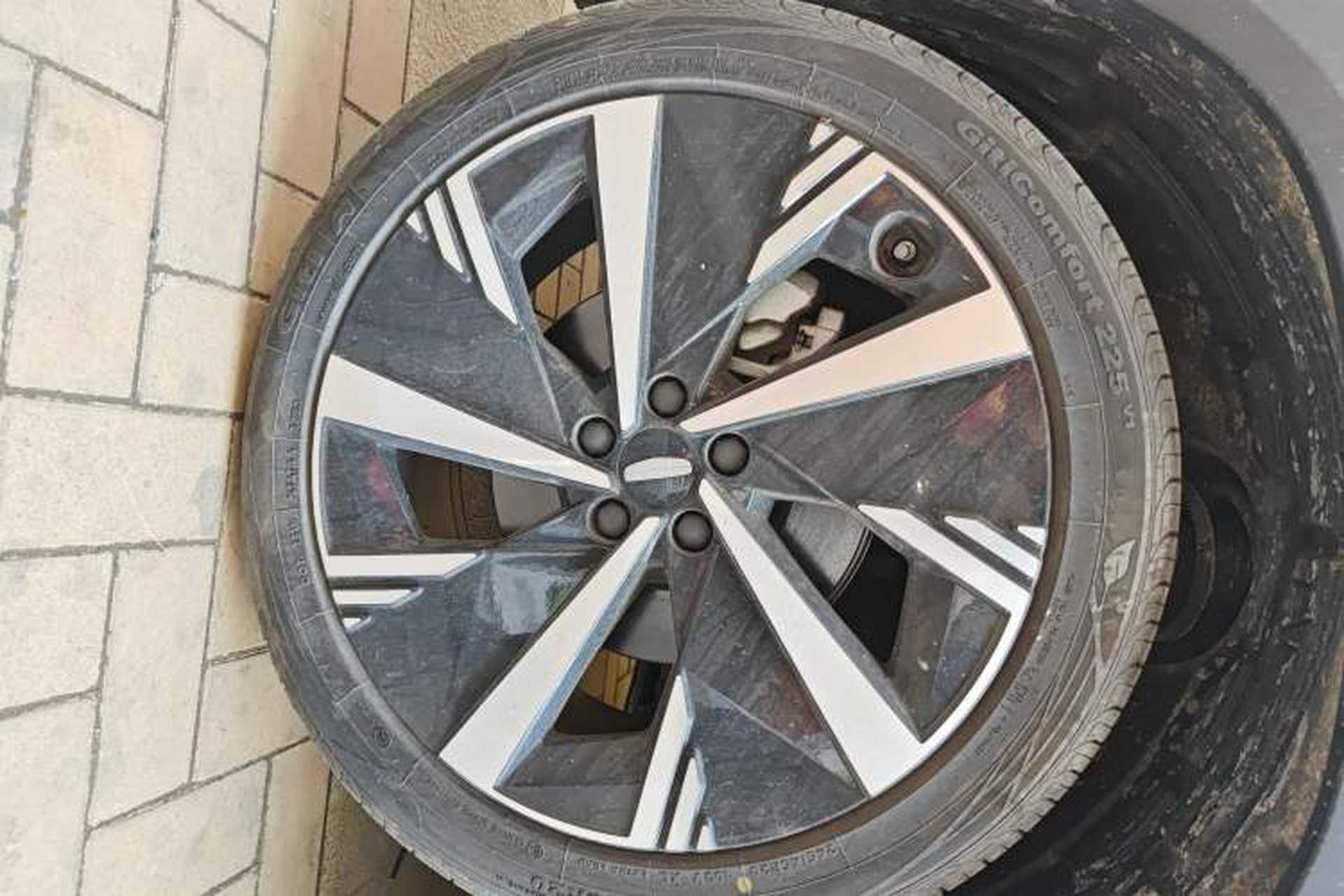 Used Geely Auto FX11 2023 1.5TD DCT Prestige Edition Right Front Wheel Hub
