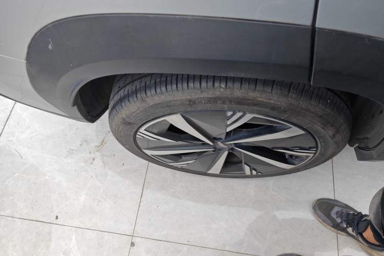 Used Geely Auto FX11 2023 1.5TD DCT Luxury Version Right Rear Wheel Hub