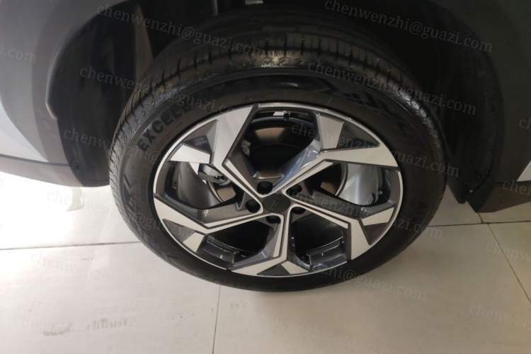 Used Geely Auto FX11 2023 1.5TD DCT Prestige Edition Right Rear Wheel Hub
