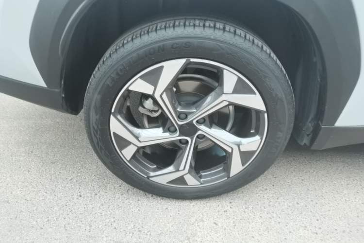 Used Geely Auto FX11 2023 1.5TD DCT Prestige Edition Right Rear Wheel Hub