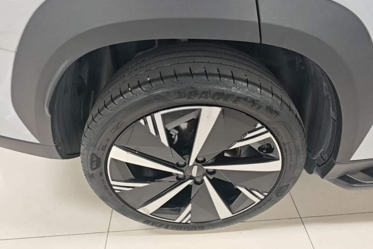Used Geely Auto FX11 2023 2.0TD DCT Flagship Version Right Rear Wheel Hub