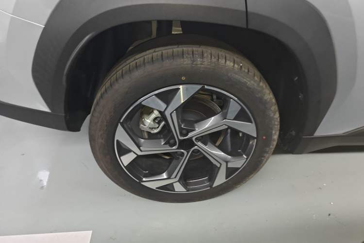 Used Geely Auto FX11 2023 1.5TD DCT Glory Edition Right Rear Wheel Hub