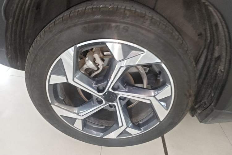 Used Geely Auto FX11 2023 1.5TD DCT Glory Edition Right Rear Wheel Hub