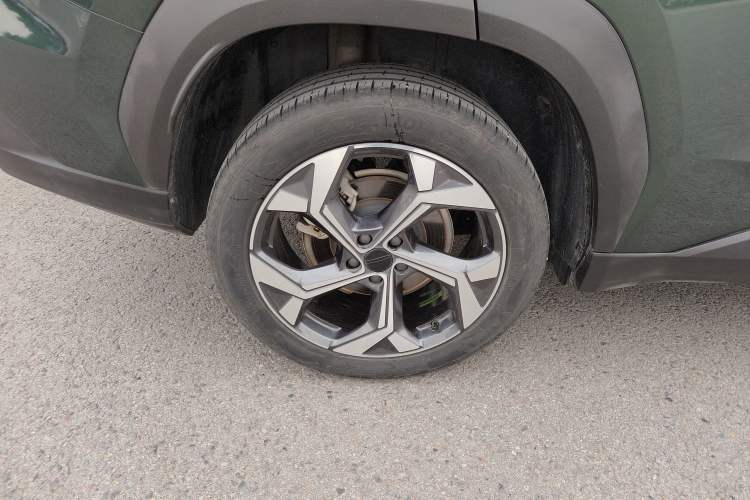 Used Geely Auto FX11 2023 1.5TD DCT Glory Edition Right Rear Wheel Hub