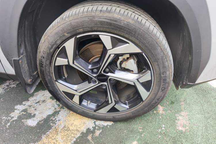 Used Geely Auto FX11 2023 1.5TD DCT Prestige Edition Right Front Wheel Hub