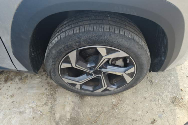 Used Geely Auto FX11 2023 1.5TD DCT Prestige Edition Right Front Wheel Hub
