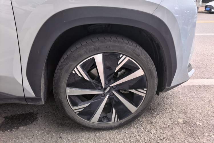 Used Geely Auto FX11 2023 1.5TD DCT Prestige Edition Right Front Wheel Hub