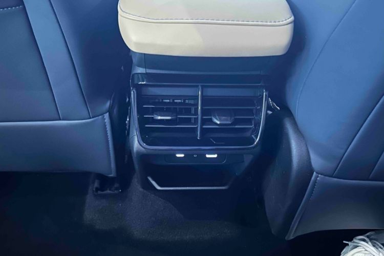 Used Geely Auto FX11 2023 1.5TD DCT Prestige Edition Audio And AC Panel