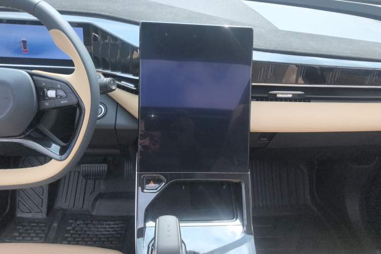 Used Geely Auto FX11 2023 1.5TD DCT Prestige Edition Audio And AC Panel