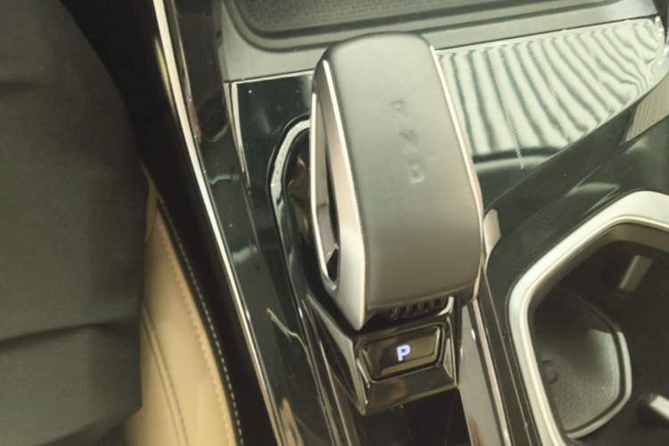 Used Geely Auto FX11 2023 2.0TD DCT Prestige Edition Gear Lever