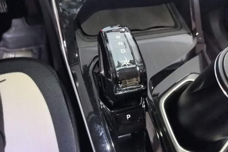 Used Geely Auto FX11 2023 2.0TD DCT Prestige Edition Gear Lever