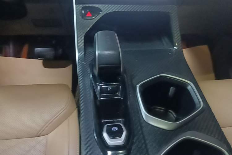 Used Geely Auto FX11 2023 2.0TD DCT Prestige Edition Gear Lever