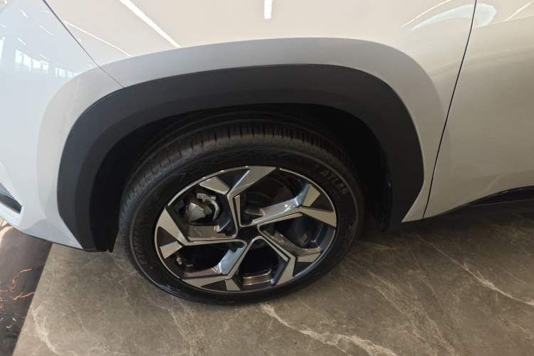 Used Geely Auto FX11 2023 1.5TD DCT Glory Edition Left Front Wheel Hub