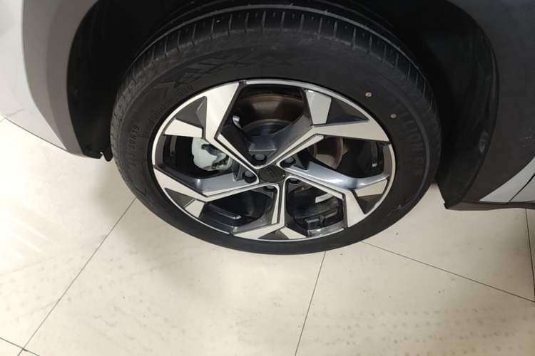 Used Geely Auto FX11 2023 1.5TD DCT Prestige Edition Left Front Wheel Hub