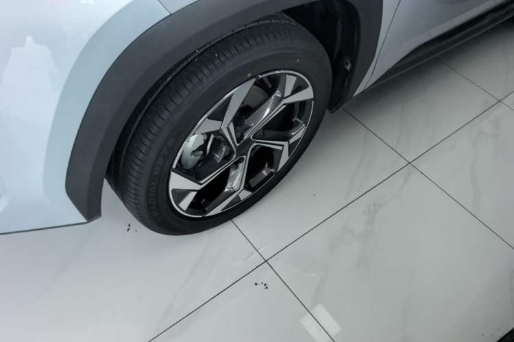 Used Geely Auto FX11 2023 1.5TD DCT Prestige Edition Left Front Wheel Hub