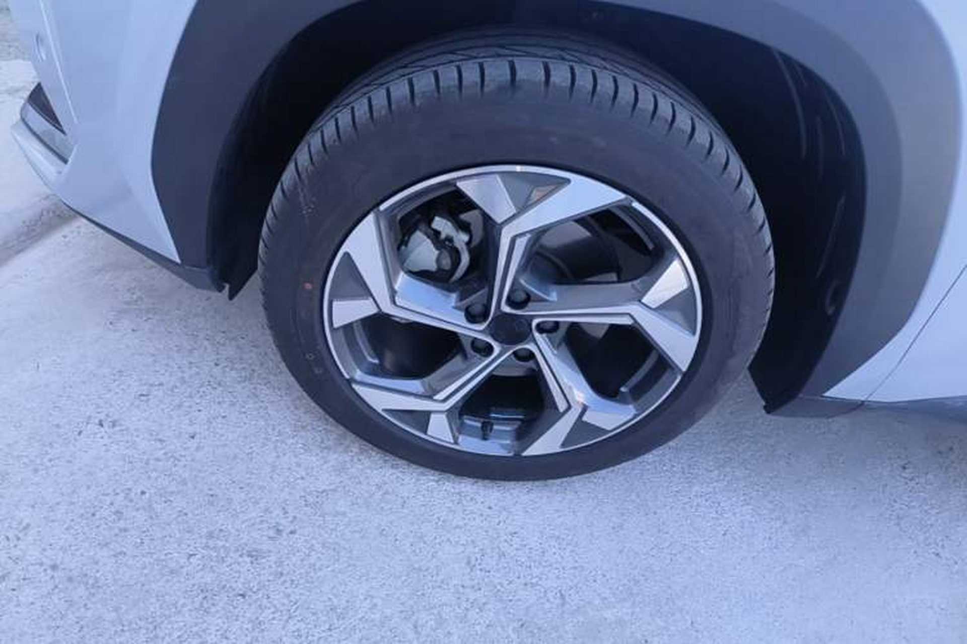 Used Geely Auto FX11 2023 1.5TD DCT Prestige Edition Left Front Wheel Hub