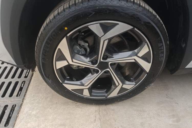 Used Geely Auto FX11 2023 1.5TD DCT Prestige Edition Left Front Wheel Hub