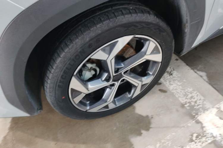 Used Geely Auto FX11 2023 1.5TD DCT Prestige Edition Left Front Wheel Hub