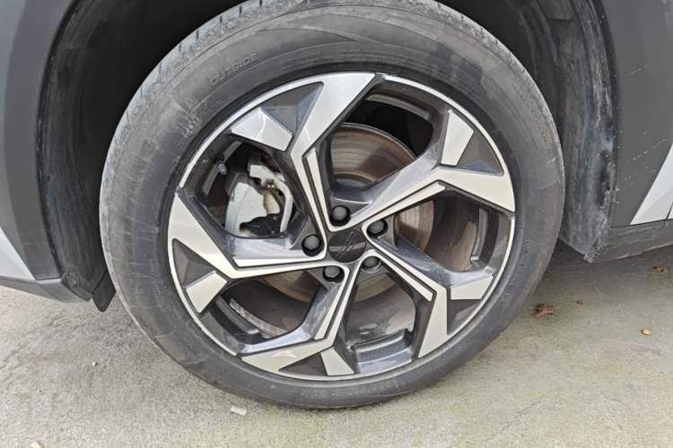 Used Geely Auto FX11 2023 1.5TD DCT Prestige Edition Left Front Wheel Hub