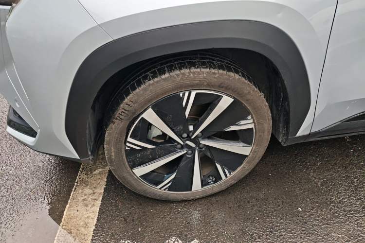 Used Geely Auto FX11 2023 2.0TD DCT Flagship Version Left Front Wheel Hub