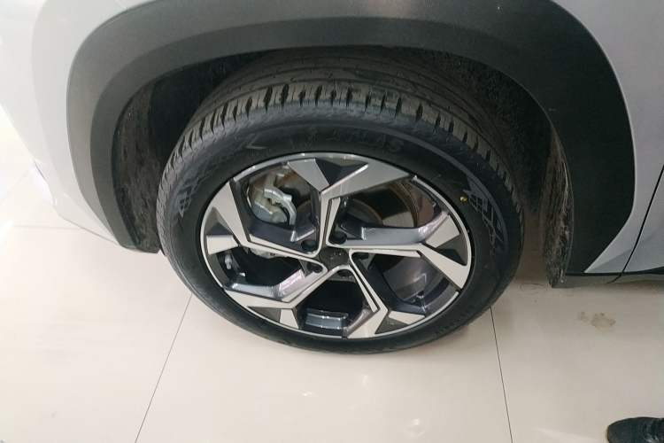Used Geely Auto FX11 2023 1.5TD DCT Prestige Edition Left Front Wheel Hub