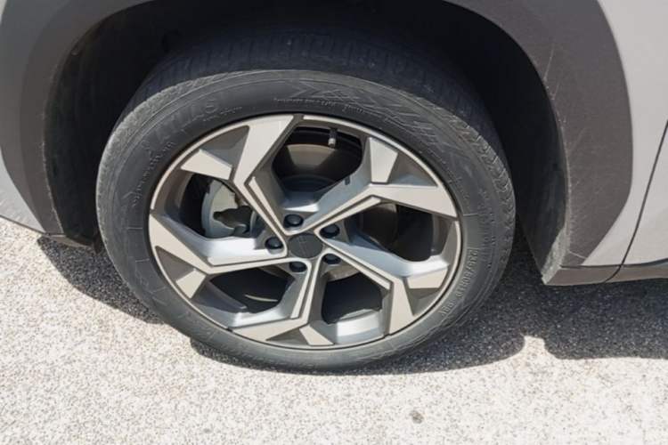 Used Geely Auto FX11 2023 1.5TD DCT Prestige Edition Left Front Wheel Hub