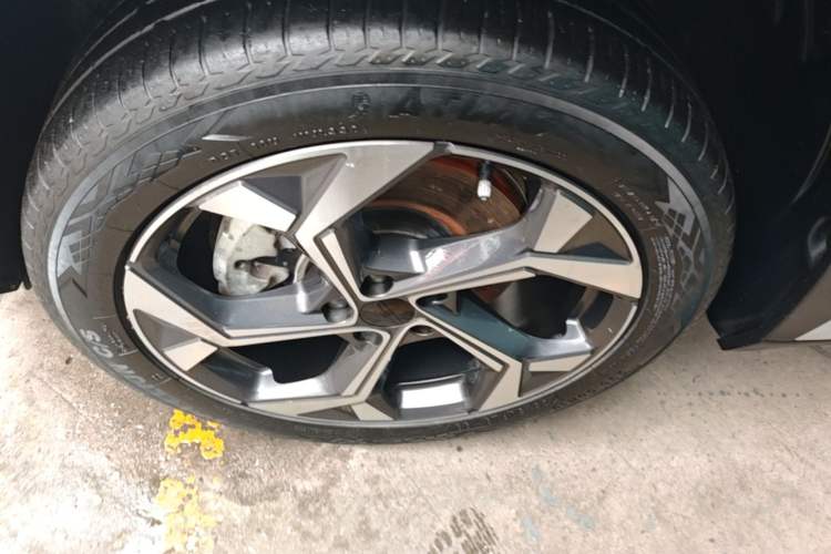 Used Geely Auto FX11 2023 1.5TD DCT Prestige Edition Left Front Wheel Hub