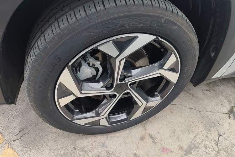 Used Geely Auto FX11 2023 1.5TD DCT Prestige Edition Left Front Wheel Hub