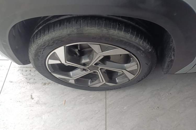 Used Geely Auto FX11 2023 2.0TD DCT Prestige Edition Left Front Wheel Hub