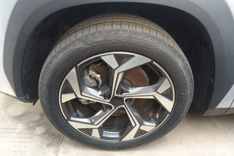 Used Geely Auto FX11 2023 1.5TD DCT Prestige Edition Left Front Wheel Hub
